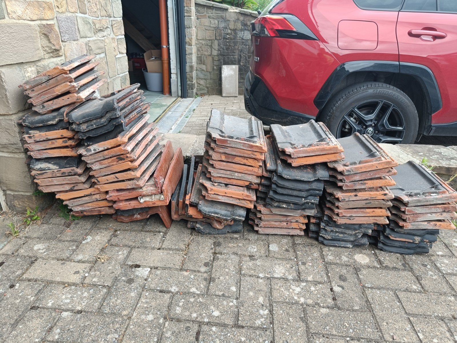 Tuiles hennuyères, Enlèvement, Tuiles