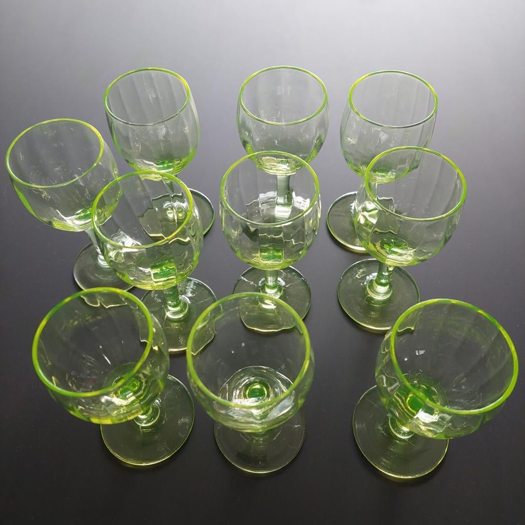 Set van 10 antieke uranium glazen Art Deco 1930 likeurglazen, Antiek en Kunst, Ophalen