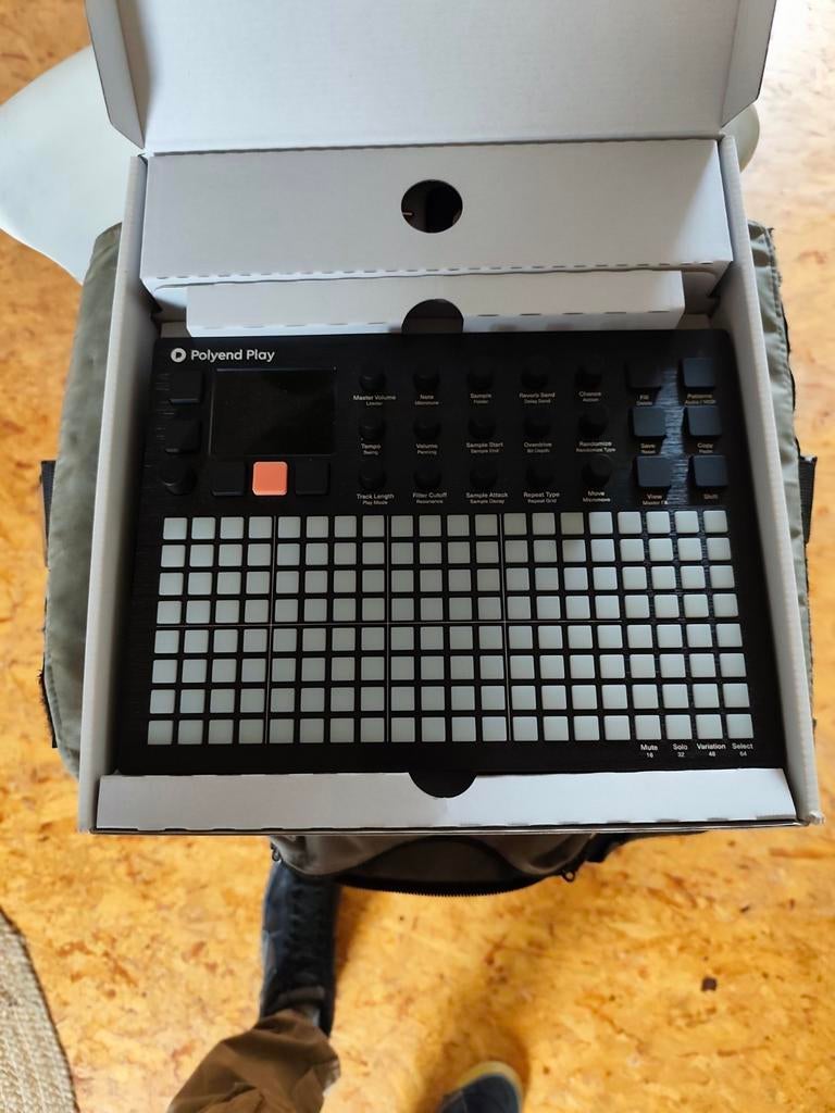 Polyend Play Sample and midi based groove box, Muziek en Instrumenten, Samplers, Ophalen