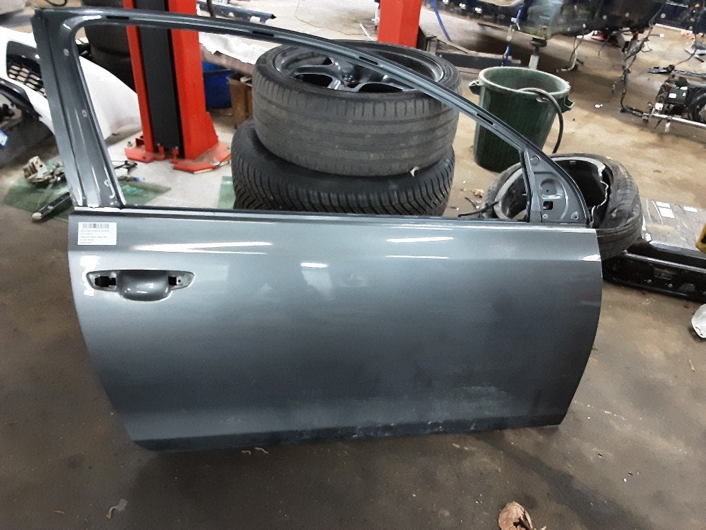 PORTE AVANT DROITE Volkswagen Golf VI (5K1), Volkswagen, Mevr. I. Hauben, Utilisé, Droite