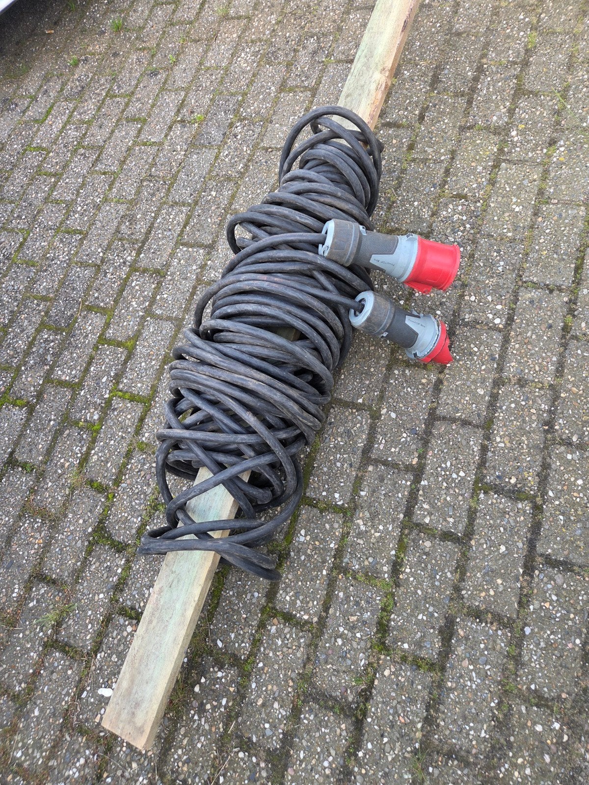 Hoogspaning Kabel, Doe-het-zelf en Bouw, Elektriciteit en Kabels, Ophalen