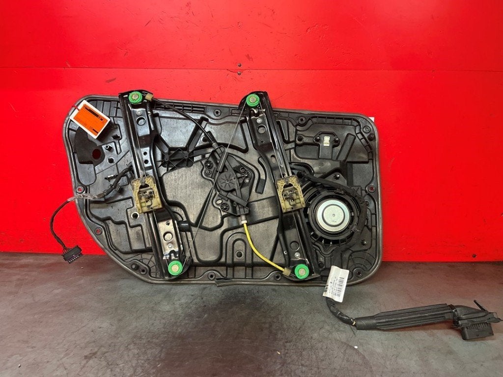 VITRE MECANISME AVANT DROIT Volvo V40 (MV) (01-2012/08-2019), Info@volvocars.com, Volvo Car Germany GmbH, Siegburger Straße 229
50679  Köln, DE