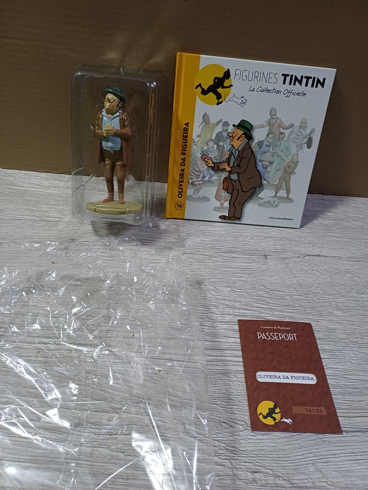 Figurine Oliveira Da Figueira 16 Tintin, Collections, Personnages de BD, Comme neuf, Statue ou Figurine, Tintin, Enlèvement ou Envoi