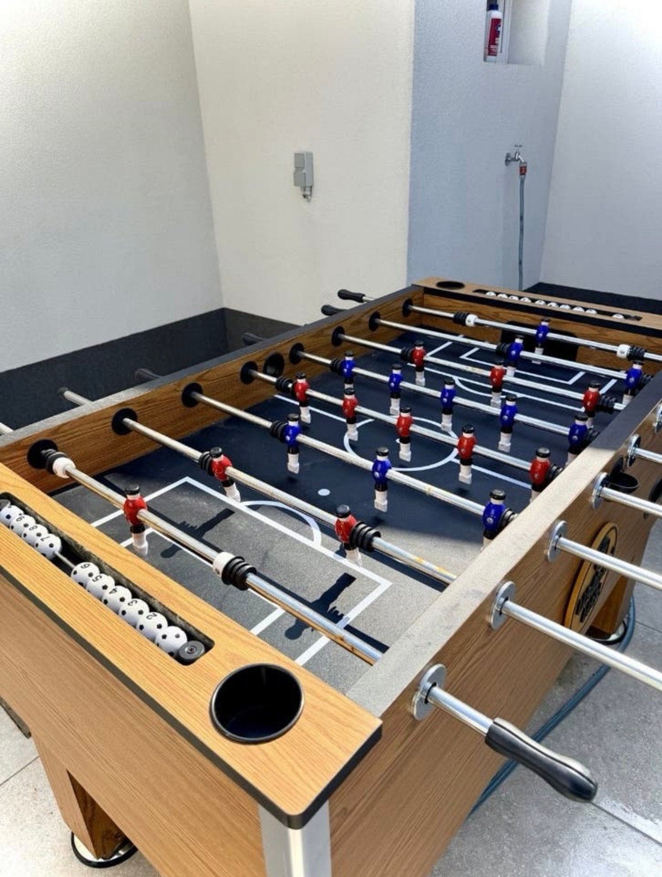 Voetbaltafel / tafelvoetbal - volwassen formaat + hoes, Enlèvement, Comme neuf