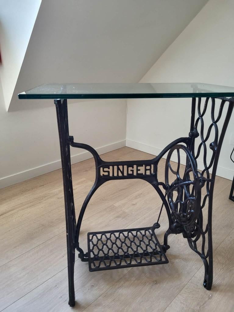 Table décorative et pratique en fer forgé et verre trempé, Maison & Meubles, Tables | Tables d'appoint, Enlèvement, Utilisé, Verre