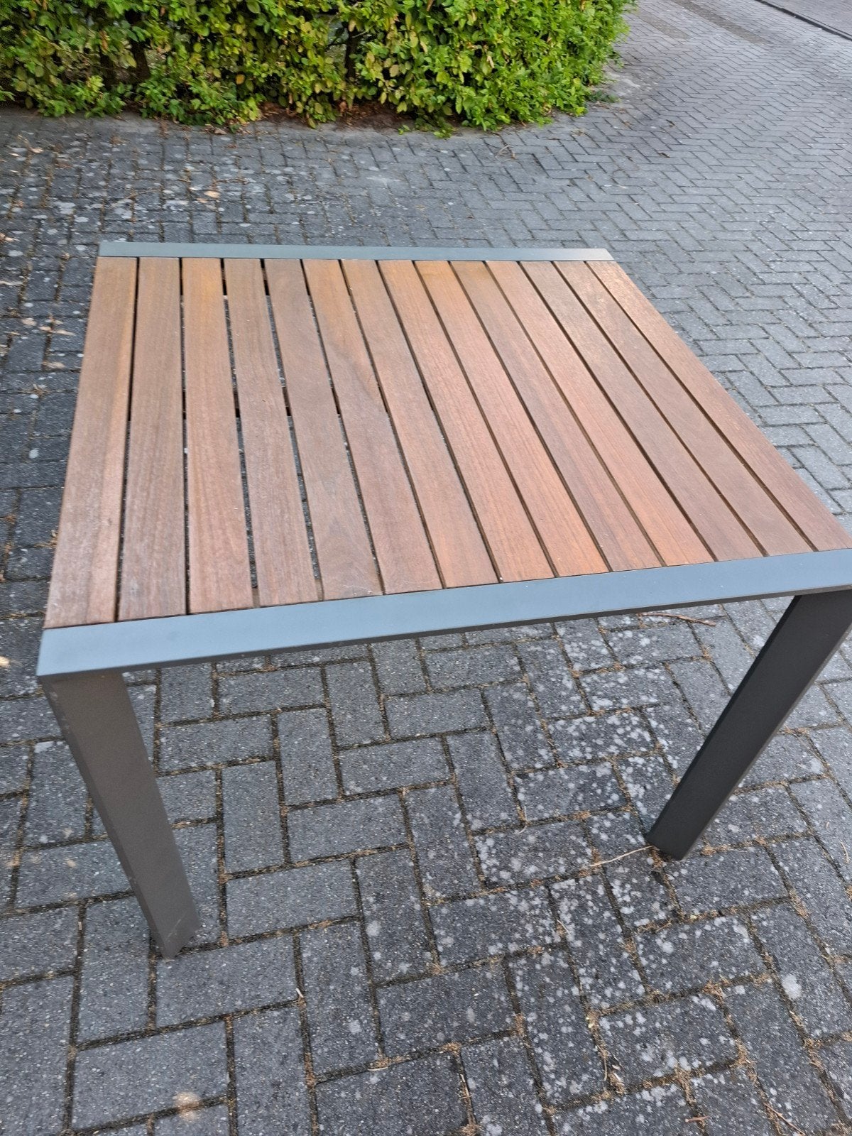 Table de patio avec chaises, Enlèvement