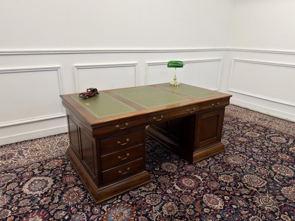 Klassiek Engels Chesterfield Bureau Partnerdesk, Antiek en Kunst, Antiek | Kantoor en Zakelijk, Ophalen