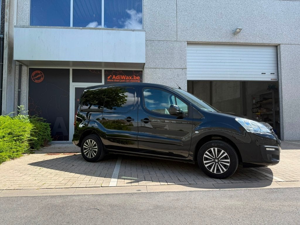 Peugeot Partner (2016) | Lichte vracht | Eerste eigenaar, Voorwielaandrijving, Stof, https://public.car-pass.be/vhr/8e172e5b-6ca0-43f3-808a-62cf59a3de40
