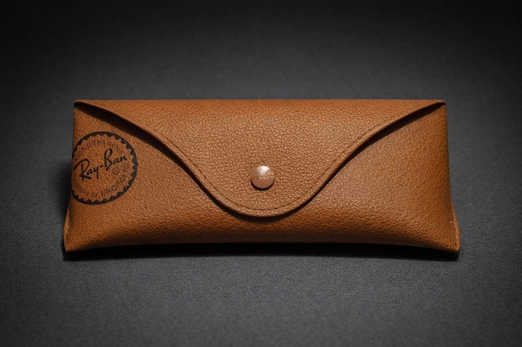 Ray-Ban bruine brillenkoker, Handtassen en Accessoires, Zonnebrillen en Brillen | Dames, Ophalen, Nieuw, Bril, Ray-Ban
