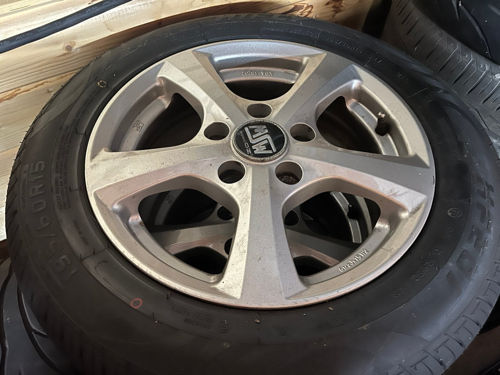 4 velgen met nieuwe banden 195/60/15, Autos : Pièces & Accessoires, Pneus & Jantes, Enlèvement, Pneu(s)