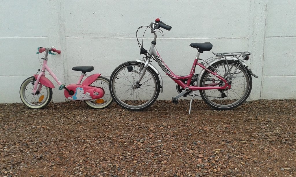 Kinderfietsjes (3 stuks), Ophalen, Zo goed als nieuw, Zijwieltjes