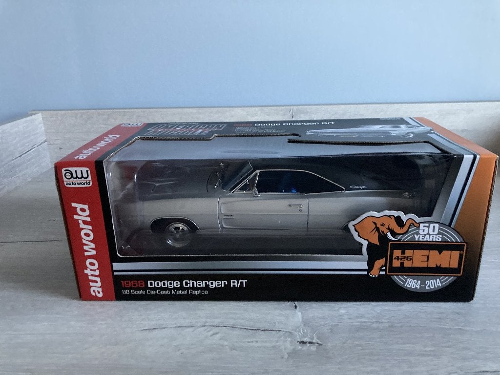'68 Dodge Charger 1/18 Autoworld, Enlèvement ou Envoi, Comme neuf, Voiture, Autres marques