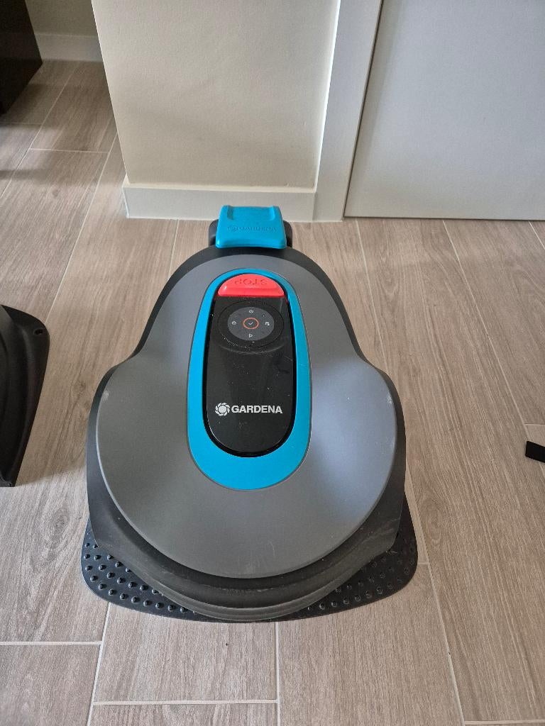 Gardena Sileno Minimo 250 m² (model 2024) + garage/dak, Ophalen, Gebruikt, Gardena