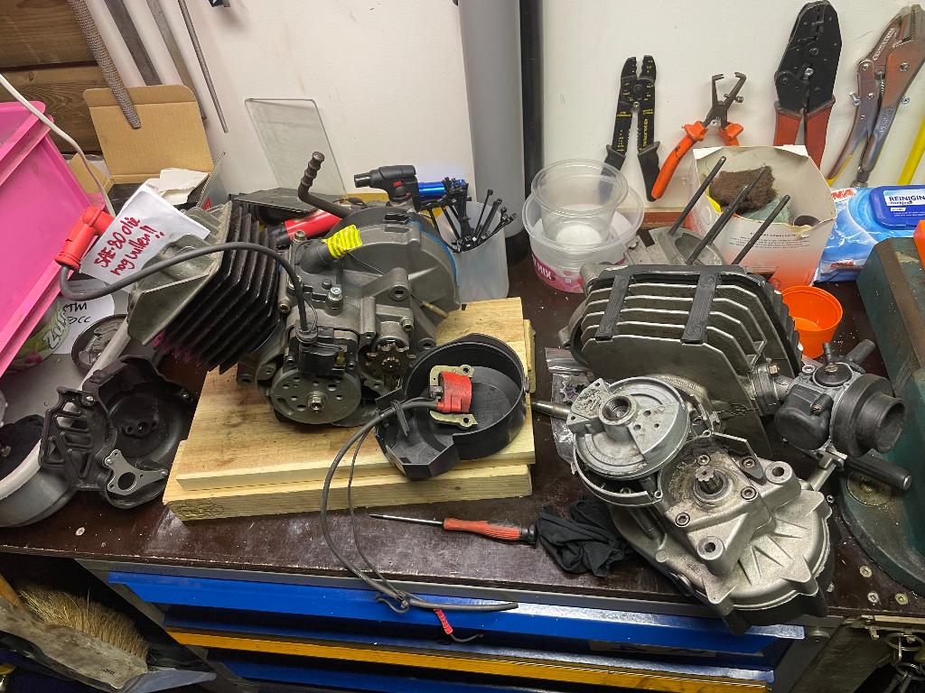 Recherche/Recherche : pièces de moteur Franco Morini S5/S6, Vélos & Vélomoteurs, Enlèvement ou Envoi, Pot d'échappement