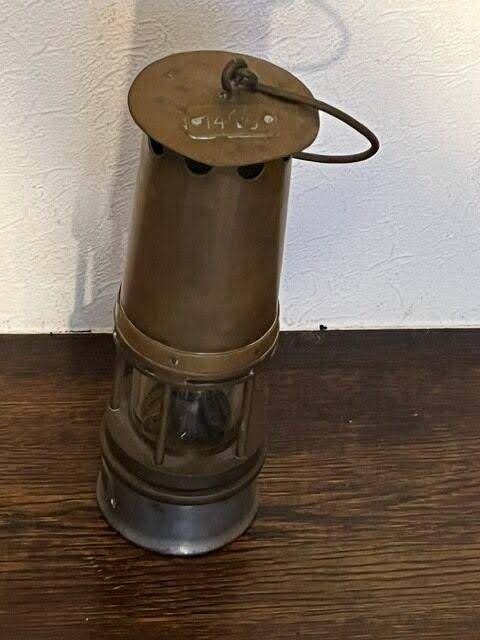 Lampe de mineur ancienne en laiton, Enlèvement