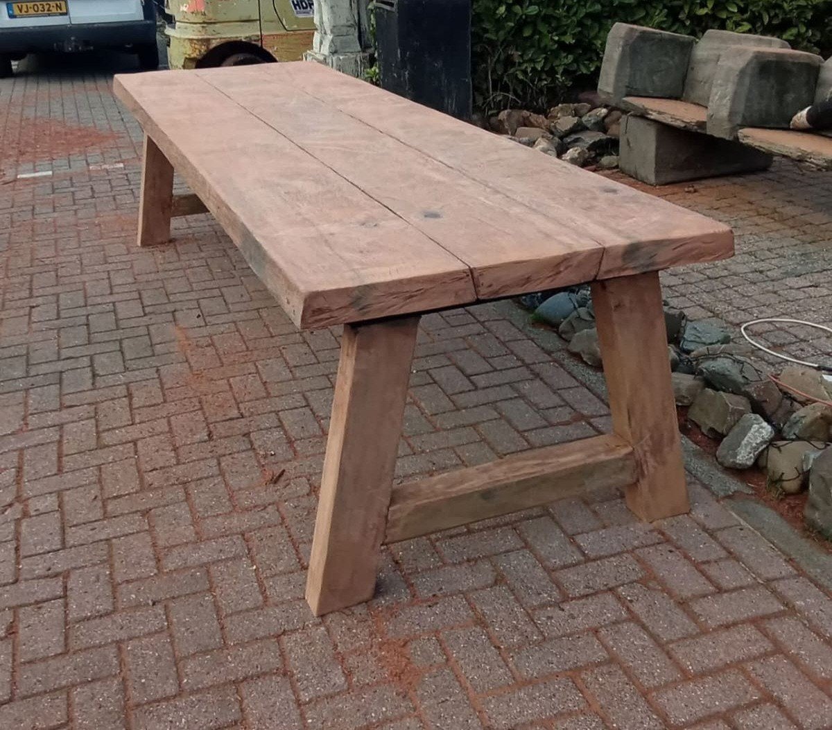 Robuuste Azobé tafel 

Stoere, stevige buit, Ophalen, Hout