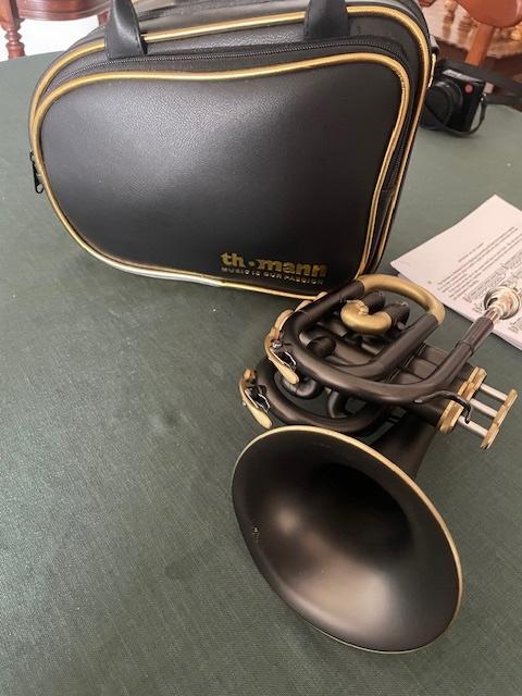 Trompet Sb Thomann Blacky Pocket, Muziek en Instrumenten, Ophalen of Verzenden, Zo goed als nieuw, Trompet in si bemol, Met koffer