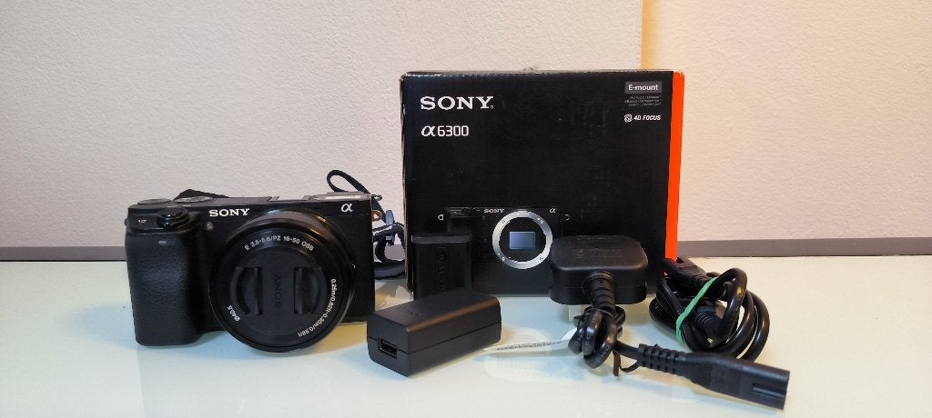Sony A6300 + Objectif Sony E PZ 16-50mm OSS II, TV, Hi-fi & Vidéo, Écran inclinable/pivotant, Enlèvement, Utilisé, Appareil photo hybride