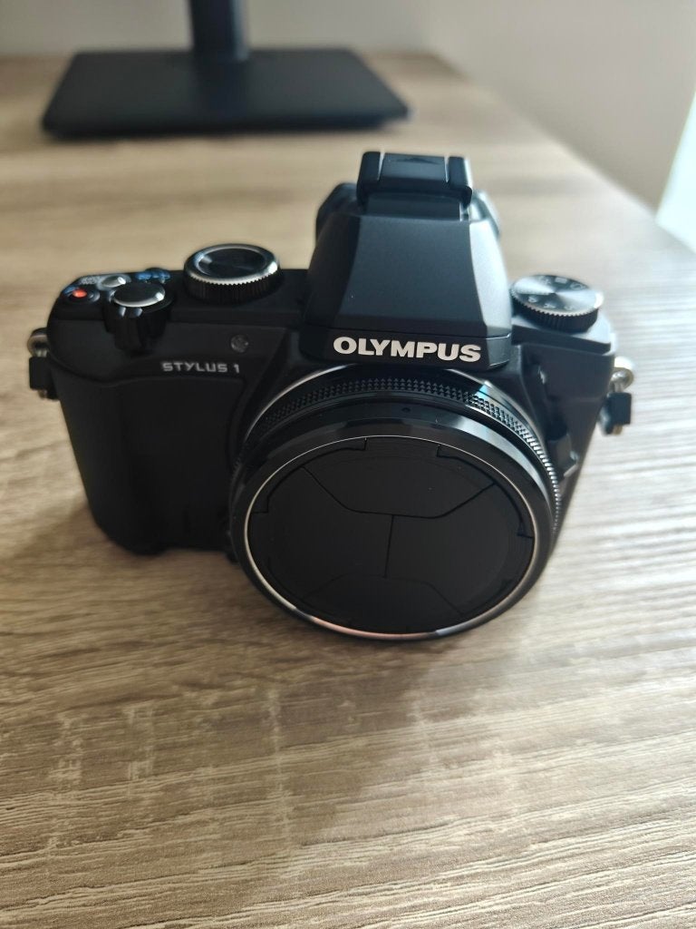 Olympus Stylus 1 – 28-300mm f/2.8 – zeer weinig gebruikt, Audio, Tv en Foto, Ophalen, Zo goed als nieuw, Bridgecamera, Olympus