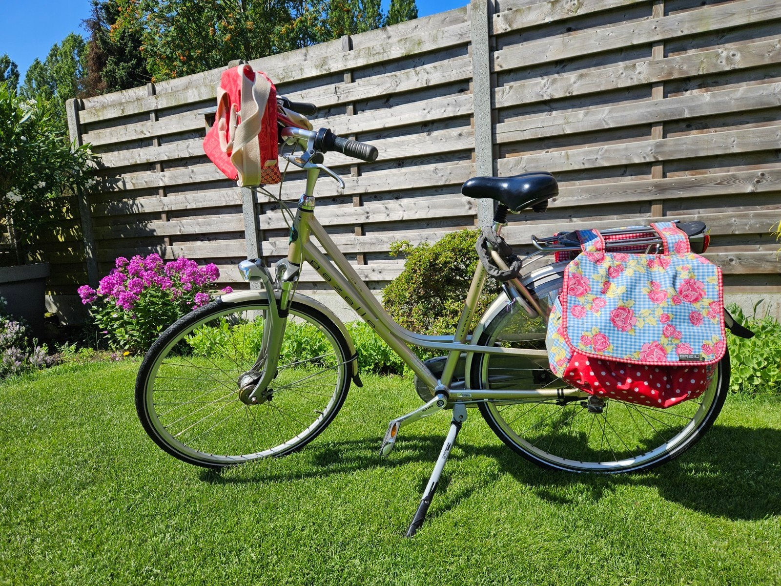 Damesfiets gazelle paris plus, zakken basil + axa ringslot, Fietsen en Brommers, Ophalen, Gazelle