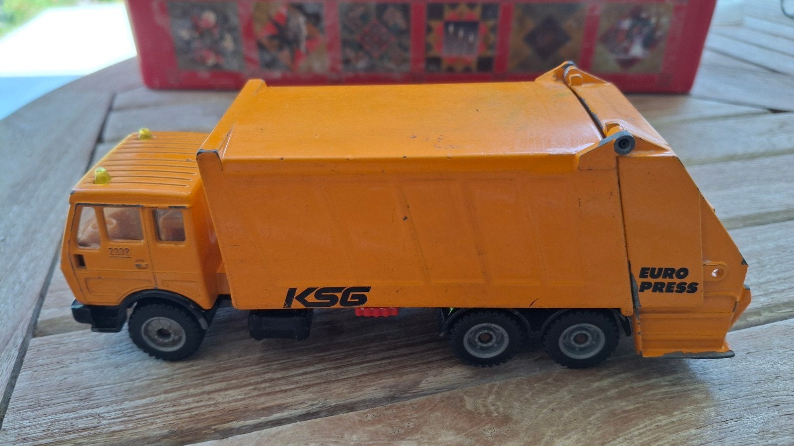 Modelauto vuilniswagen Siko, Hobby en Vrije tijd, Modelauto's | Overige schalen, Ophalen of Verzenden