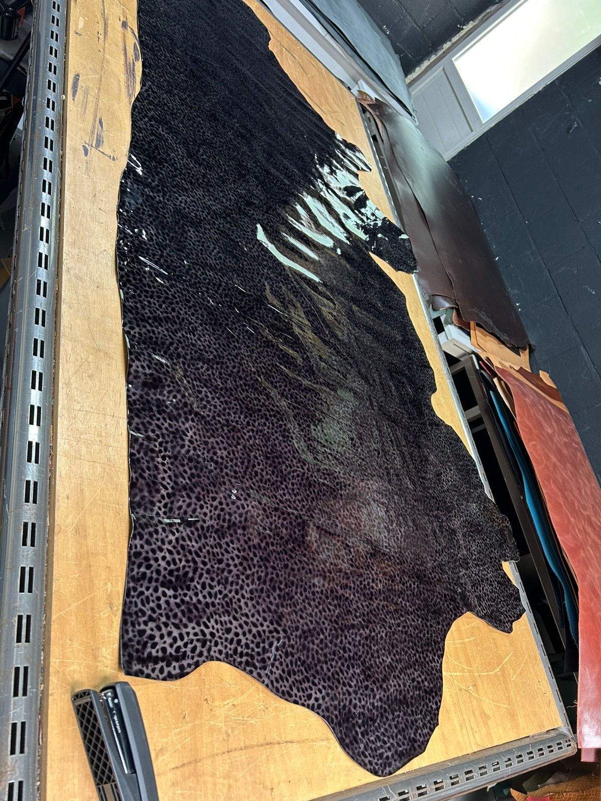 Zwart leopard design halve huid 1 mm dikte soepel en glans, Ophalen of Verzenden, Zo goed als nieuw, Zwart