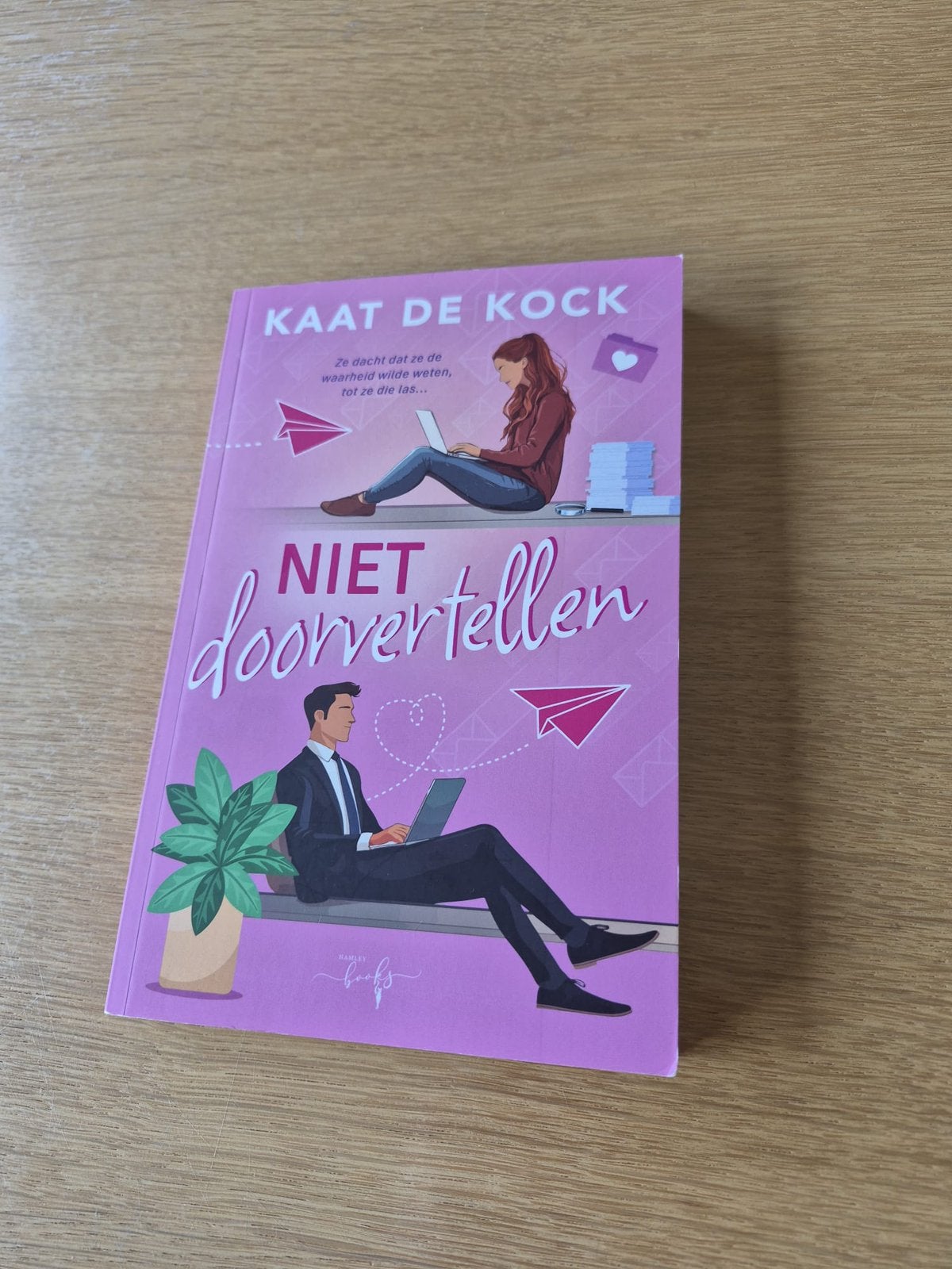 Boek: Kaat De Cock - Niet doorvertellen, Livres, Chick lit, Enlèvement ou Envoi, Utilisé
