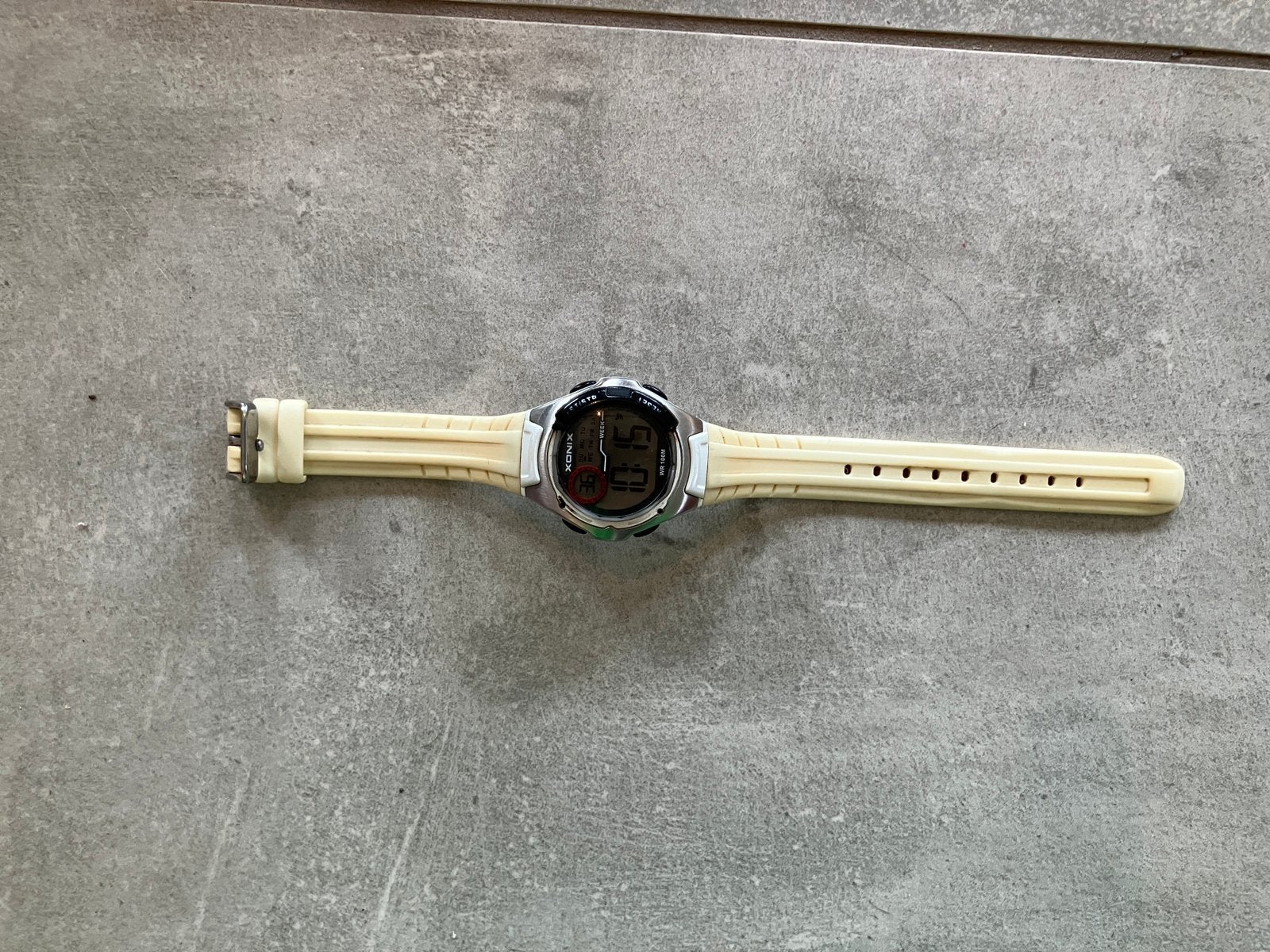 Werkend jongens horloge digitaal, Handtassen en Accessoires, Ophalen, Gebruikt, Beige, Jongen