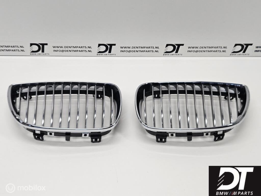 Grille set BMW 1-serie E81 E87 51137128613 51137128614, Auto-onderdelen, Gebruikt, Ophalen of Verzenden, BMW, BMW
