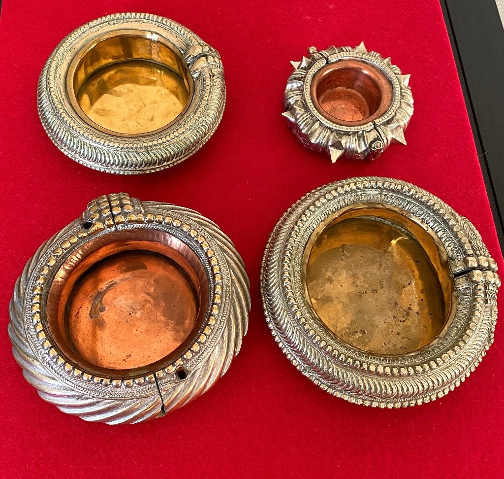 4 Anciens Bracelets d'Esclavage Transformés en Cendriers, Afrique, Enlèvement ou Envoi, Autres types, Métal