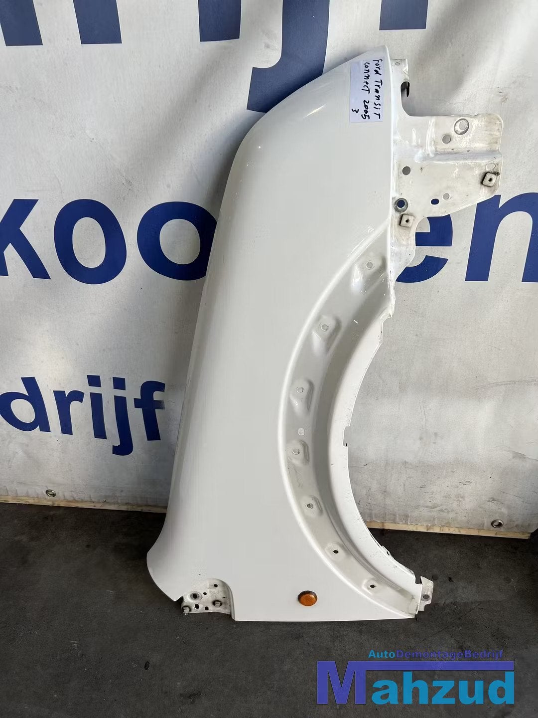 FORD TRANSIT CONNECT WIT Rechts scherm voorscherm 2002-2013, Info@ford.com, Avant, Ford Motor Company, American Road 1
48126  Dearborn