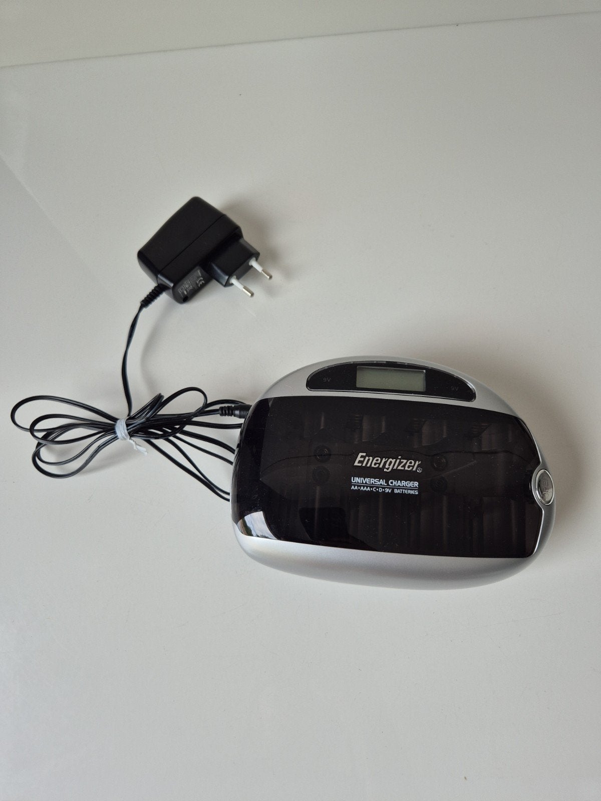Chargeur universel Energizer pour piles rechargeables
