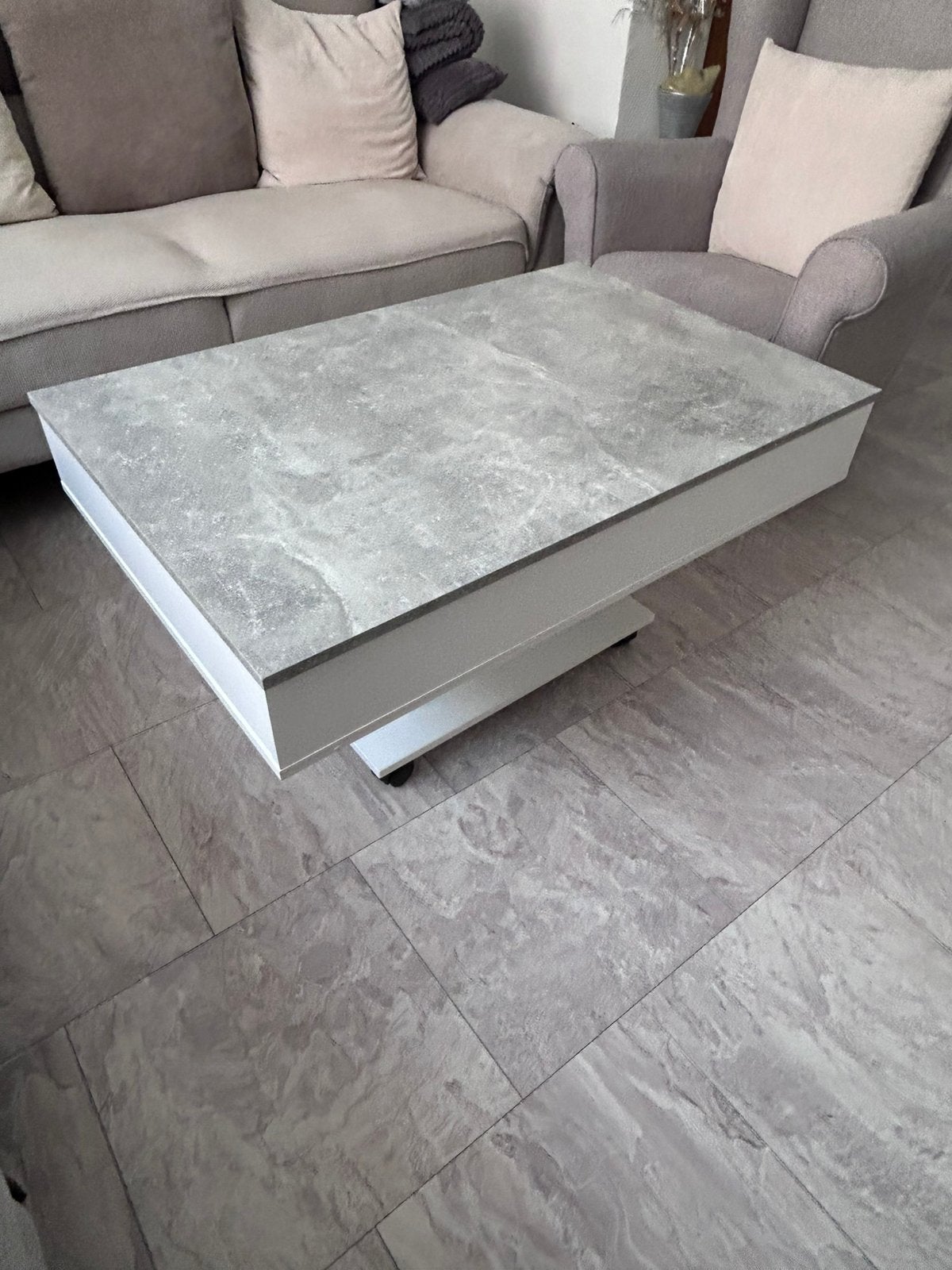 Table basse grise avec plateau extensible et roulettes, Enlèvement, Comme neuf, Rectangulaire