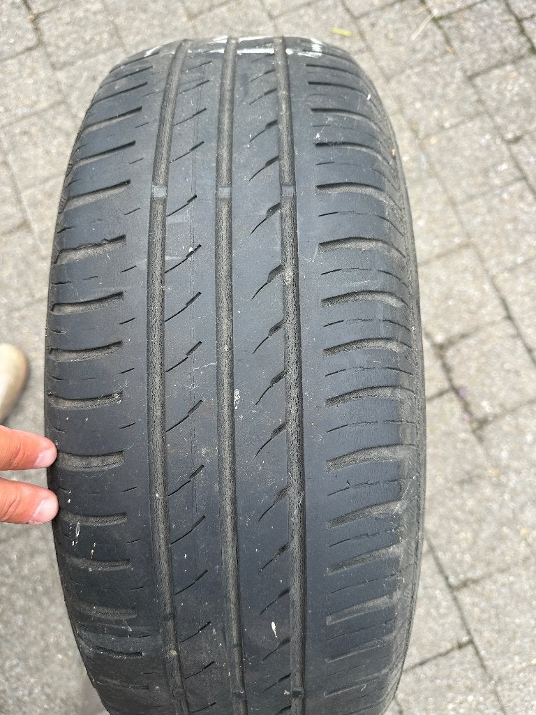 pneus de voiture gratuits, Autos : Pièces & Accessoires, Pneus & Jantes, 15 pouces, Véhicule de tourisme, Pneu(s), Enlèvement