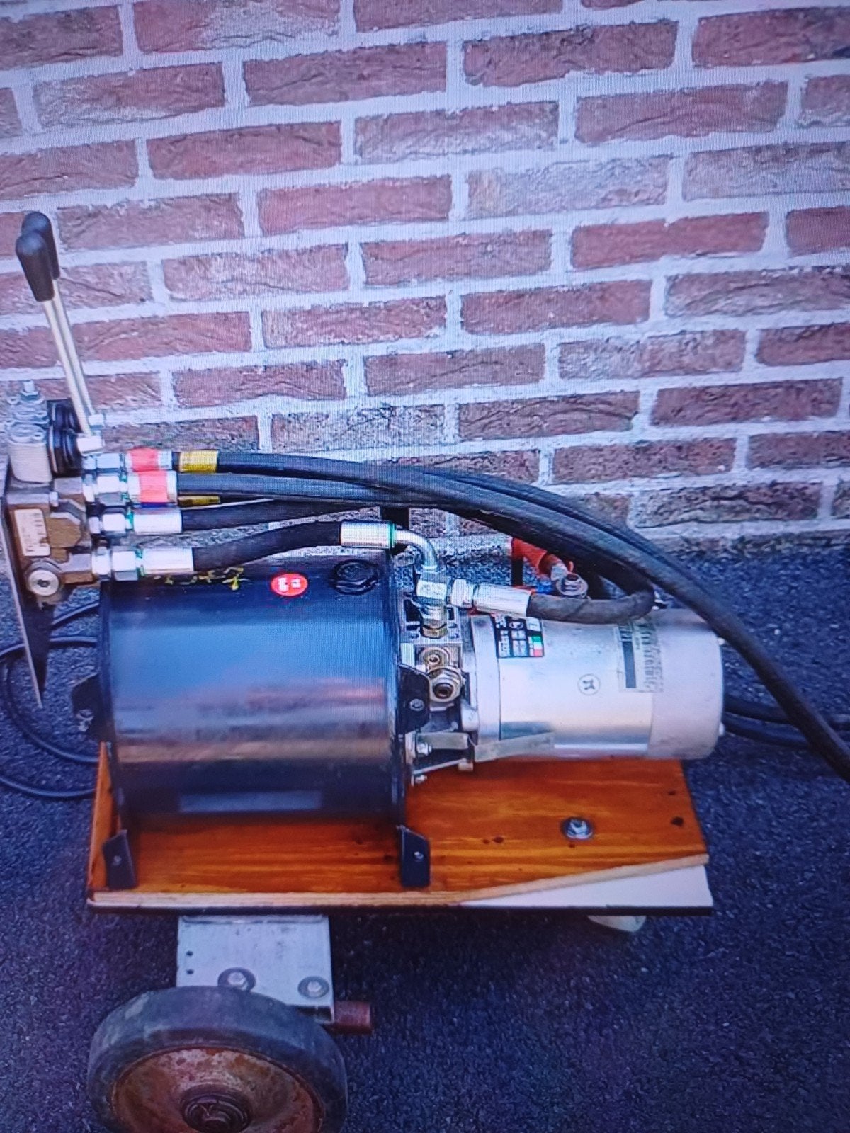 Mini centrale hydraulique 12volts, Enlèvement, Utilisé