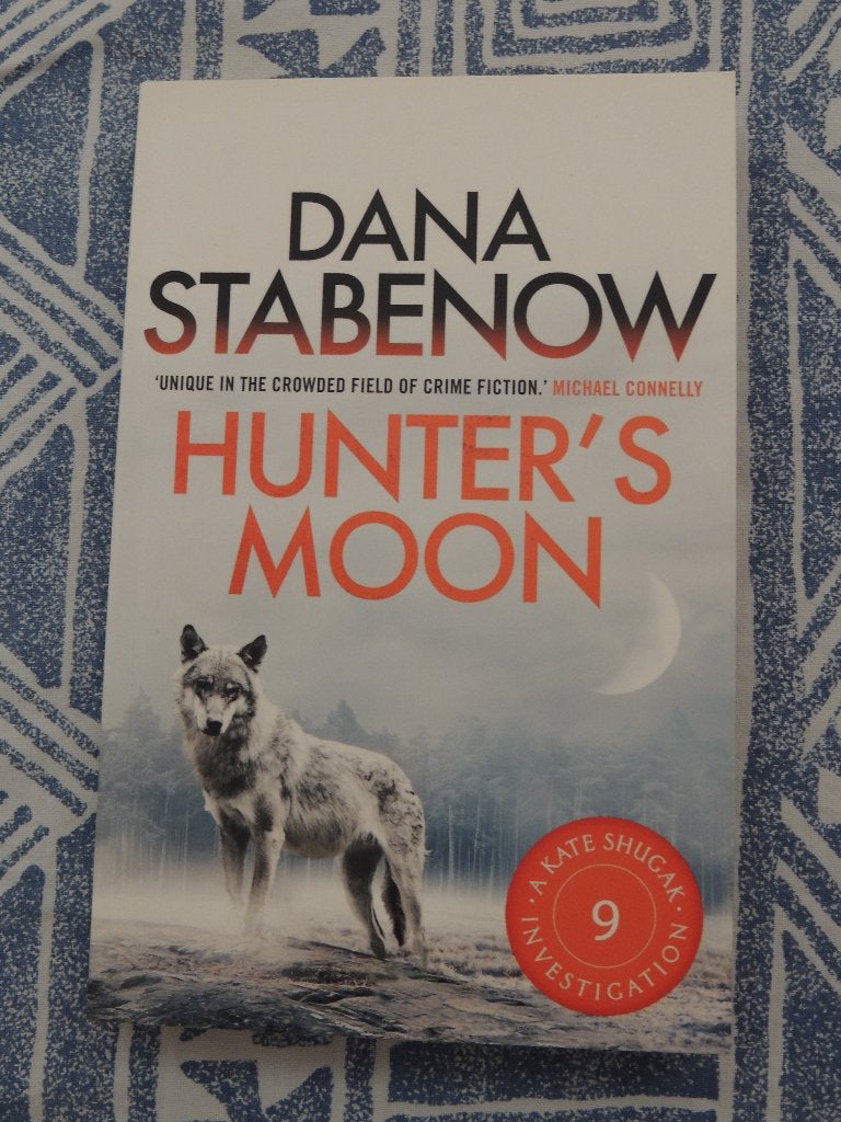 Hunter’s Moon by Dana Stabenow, Boeken, Thrillers, Zo goed als nieuw, Amerika, Ophalen of Verzenden