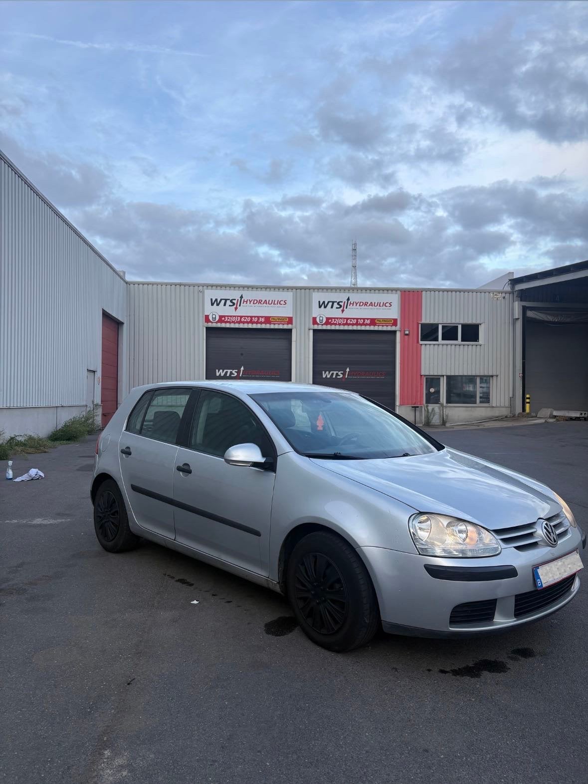 VW GOLF 5 1.4 Benzine 148xxx, Argent ou Gris, Achat, Boîte manuelle, Noir