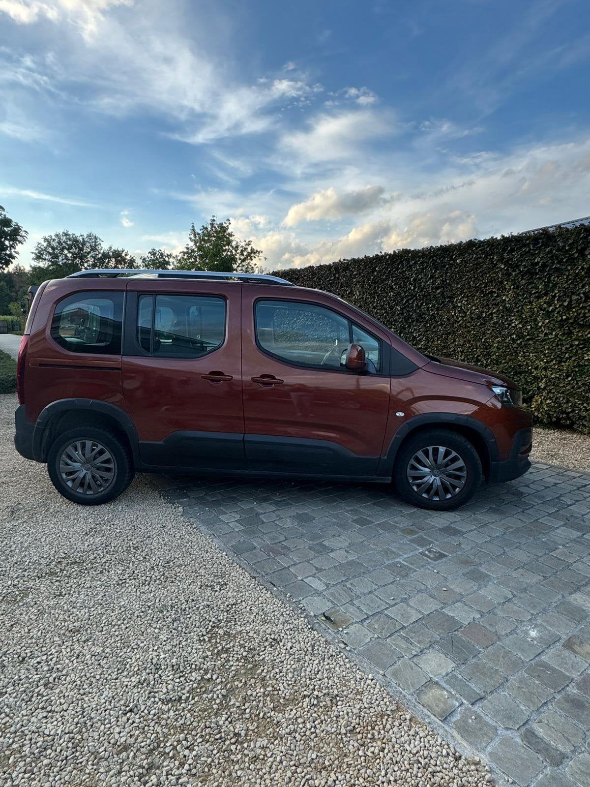 Peugeot rifter rolstoel invalide handicape TPMR met lier, Autos, Achat, Euro 6, Boîte manuelle, Adapté aux personnes handicapées
