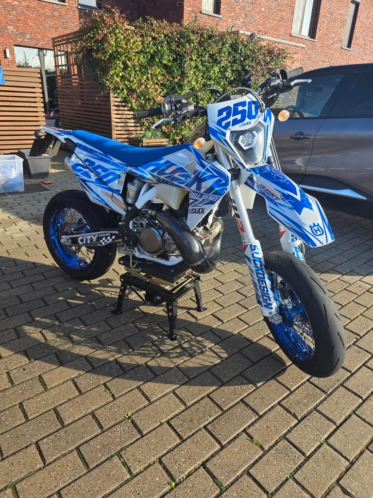Husqvarna Te250i 2023 supermoto, Motos, Enduro