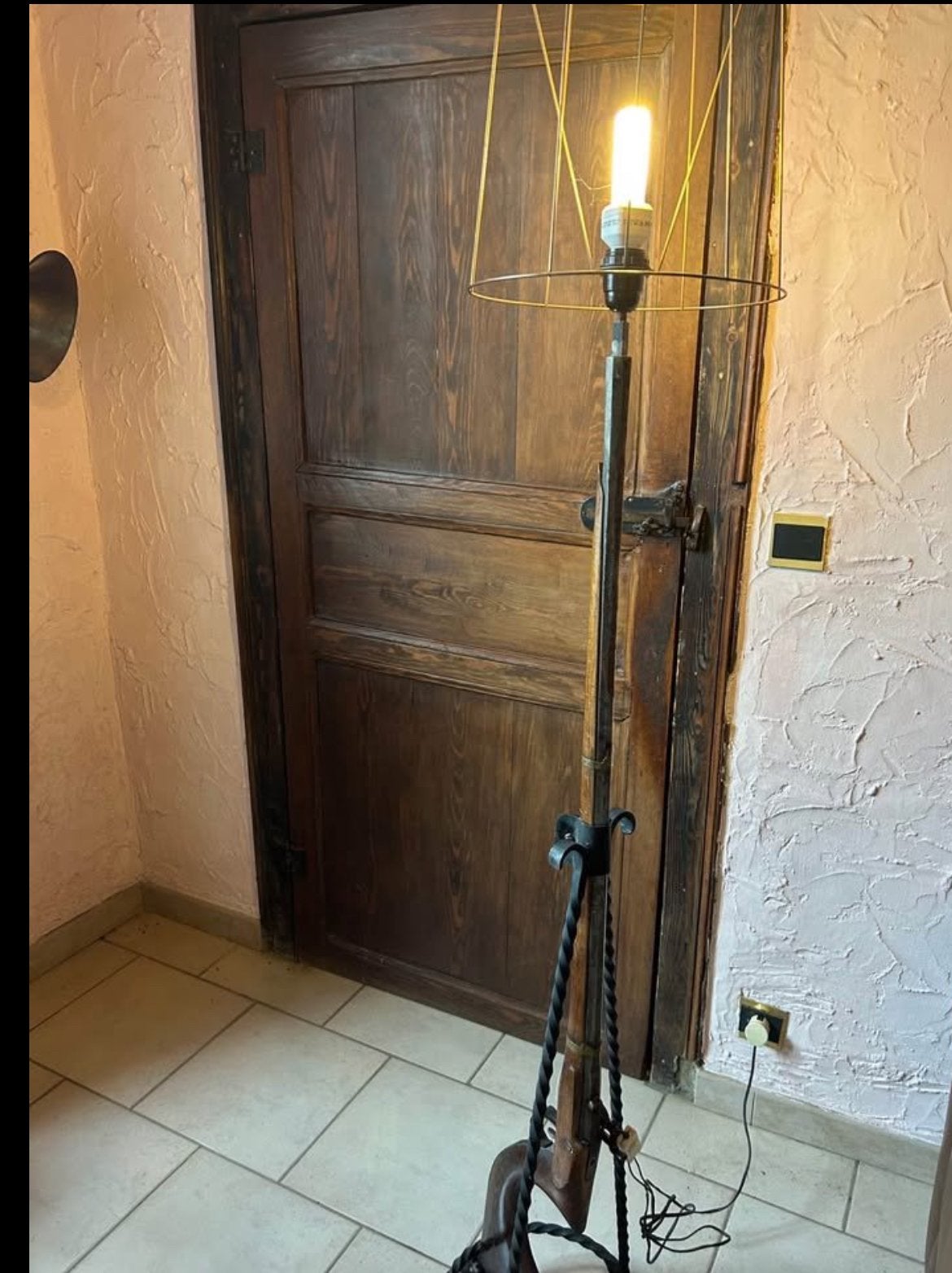Jezail afghan fin 19e monté sur un lampadaire, Enlèvement, Comme neuf