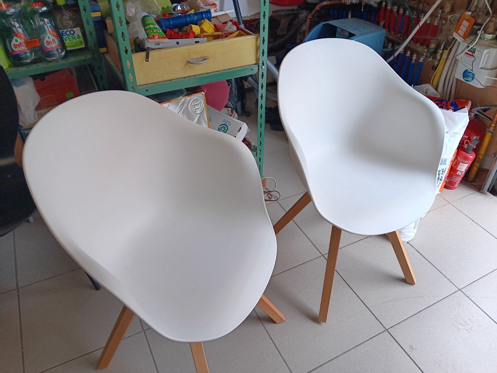 armleunstoel Kartor , kuipstoelen wit met houten poten, Bois, Desgin, Comme neuf, Enlèvement