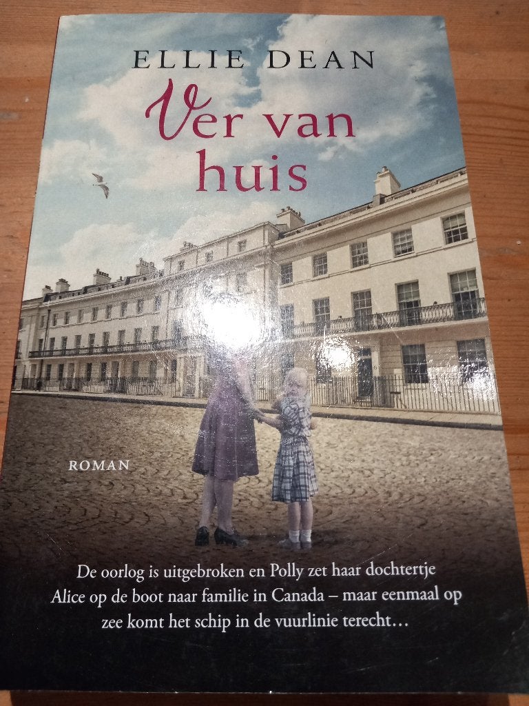 Boek 'Ver van huis' van Ellie Dean, Gelezen, Europa overig, Ellie Dean, Ophalen of Verzenden