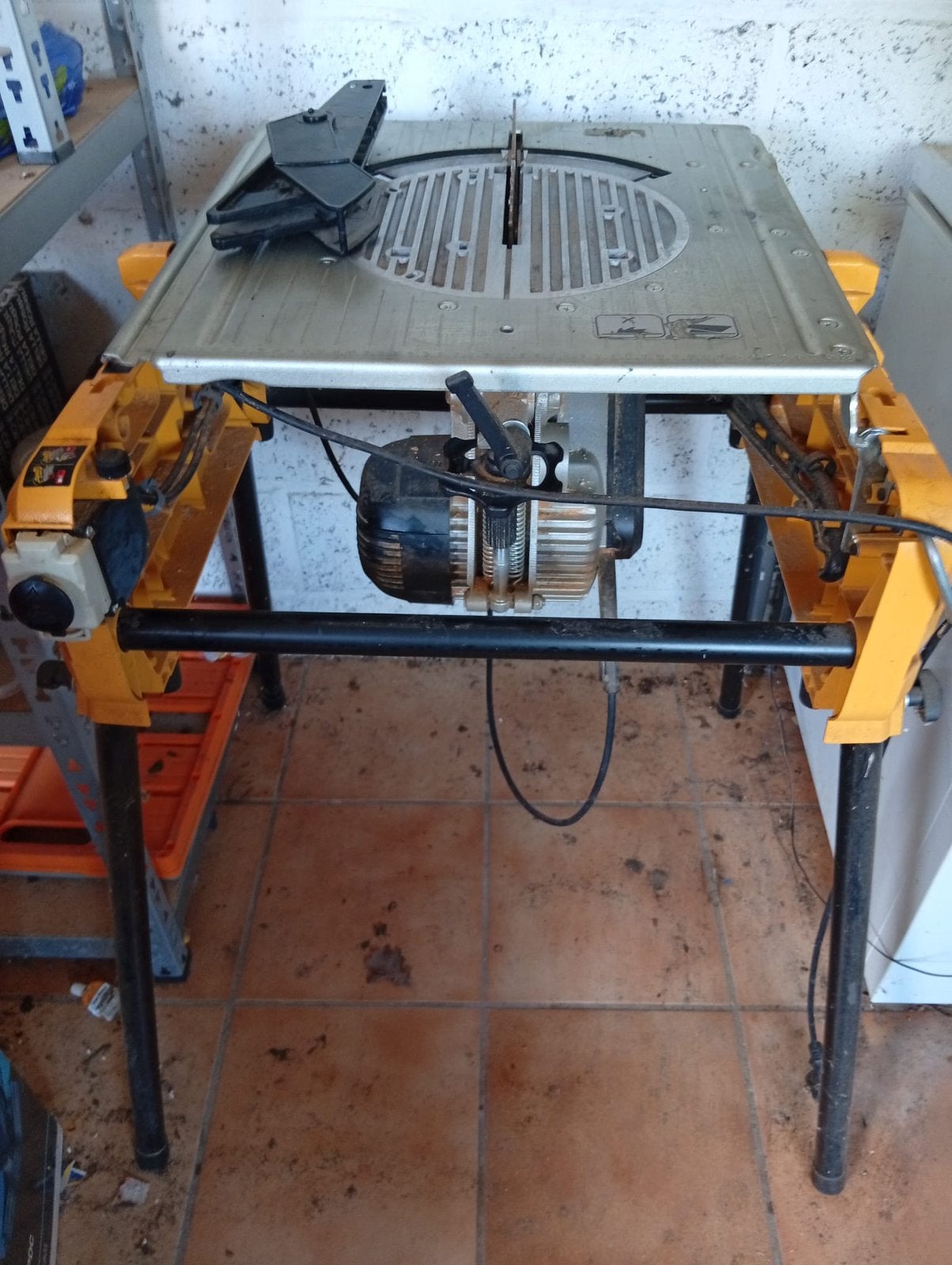 Scie combinée DeWALT DW743N-QS -Scie à table, scie à tronçon, 30 à 70 mm, Comme neuf, Enlèvement, 1200 watts ou plus