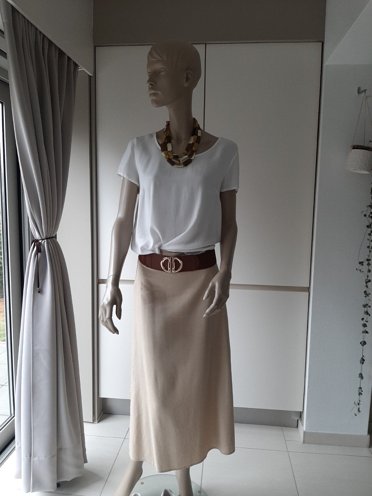 jupe longue, chemisier blanc et nouveau collier assorti, Vêtements | Femmes, Habits de circonstance, Enlèvement ou Envoi, Taille 36 (S)