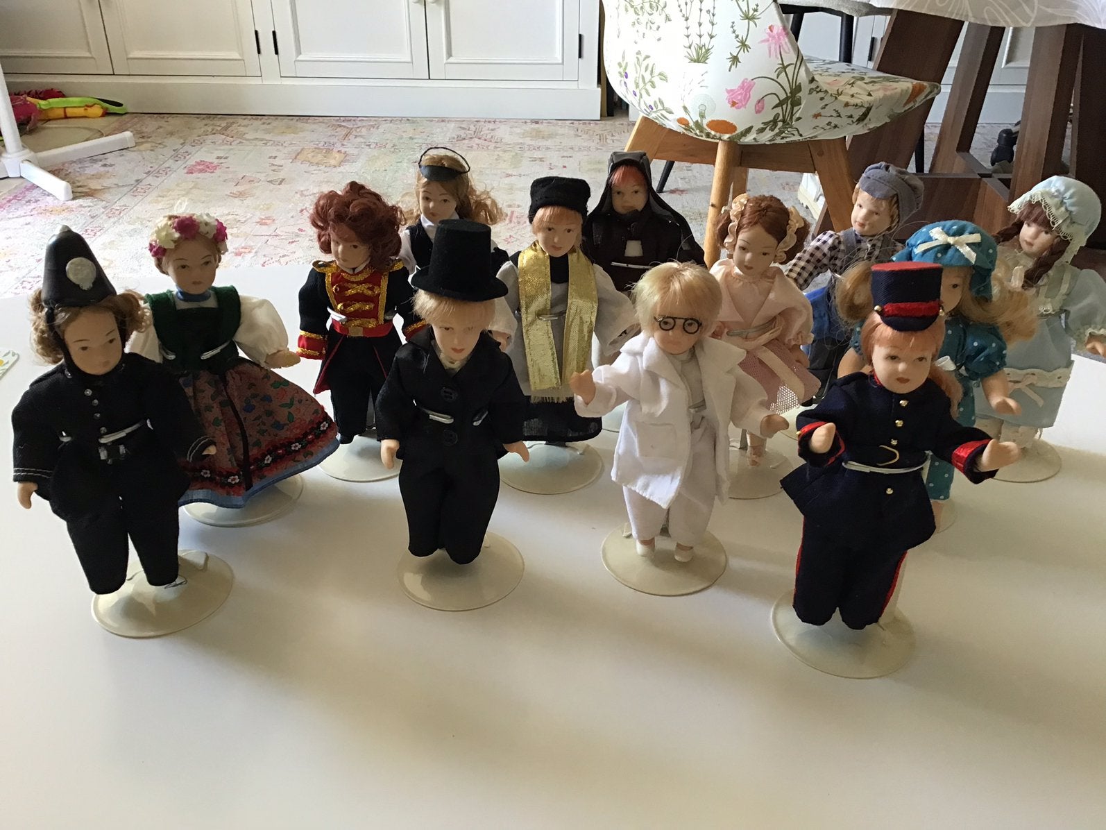 poupées vintage en costumes (professions) (13 pièces), Antiquités & Art, Enlèvement ou Envoi