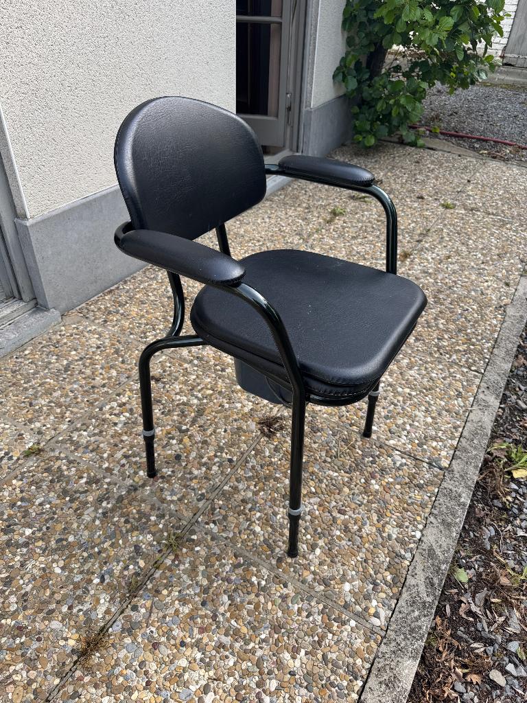 Wc stoel, Huis en Inrichting, Stoelen, Ophalen, Zo goed als nieuw, Zwart, Metaal