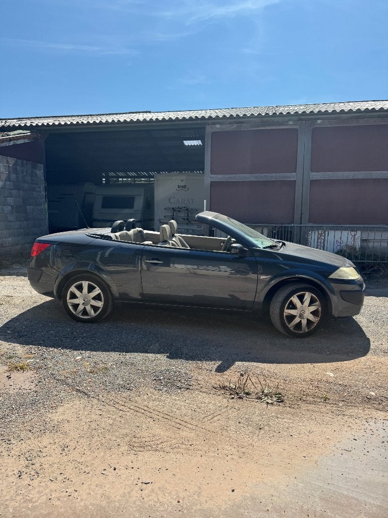 Renault Mégane Cabriolet - 2006 - 2.0 - 96.000 km, Auto's, Renault, Beige, Cabriolet, Beige, Handgeschakeld