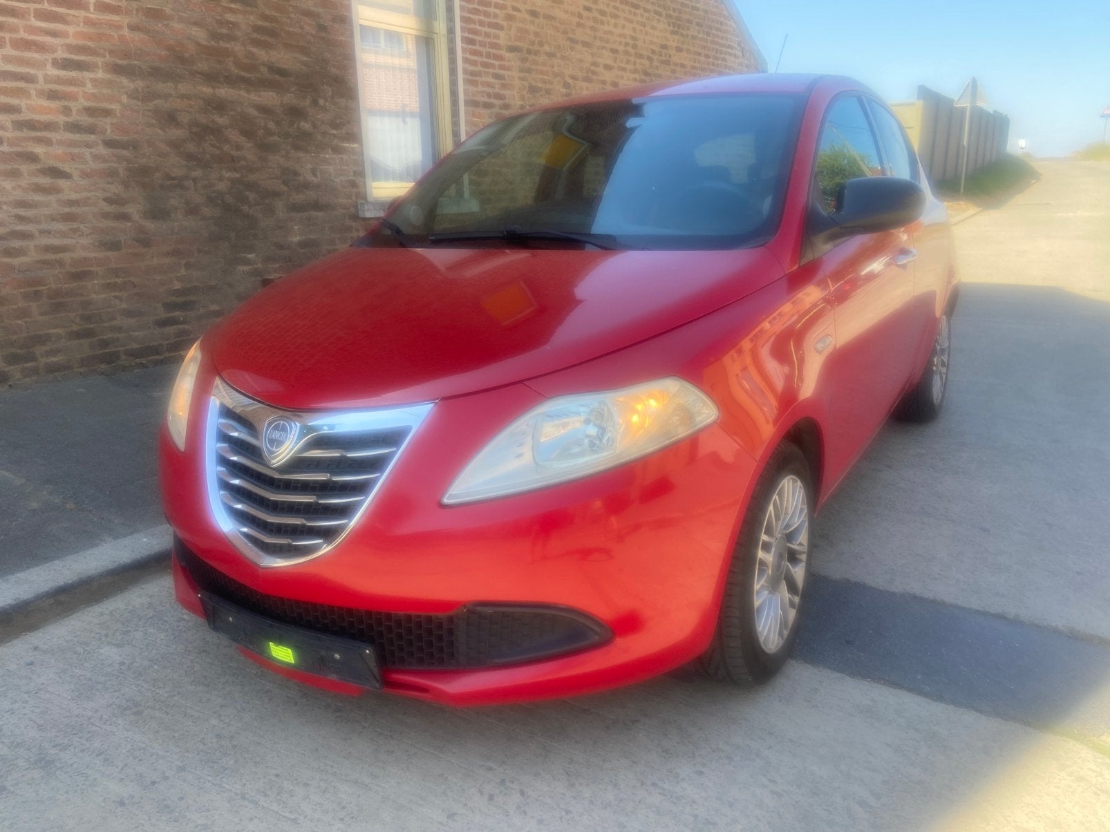Lancia ypsilon 1300 jtd 95 ch airco état impeccable, Rouge, Euro 5, Boîte manuelle, Entretenue par le concessionnaire