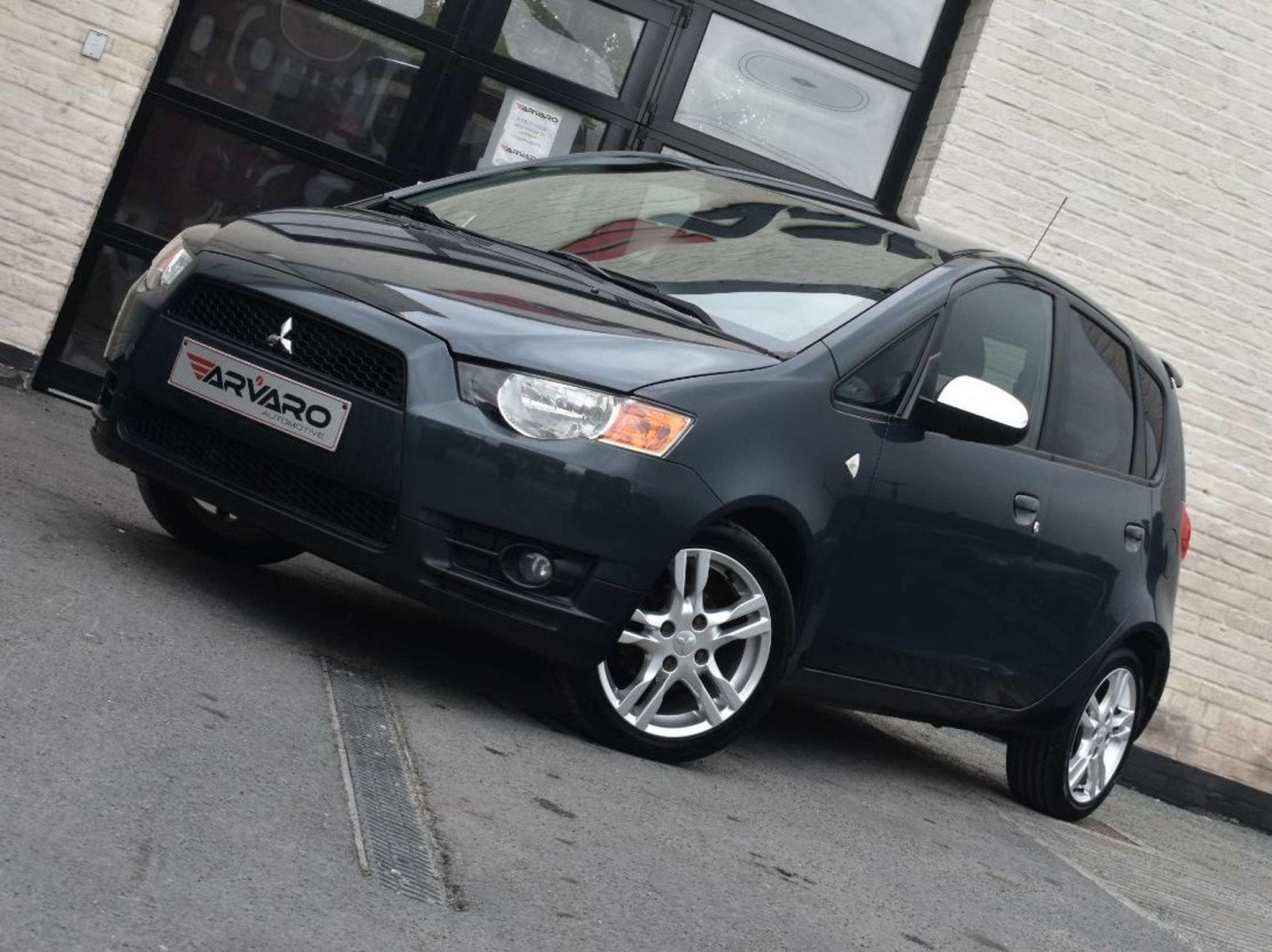 Mitsubishi Colt 1.3i 16v Insport / Airco / Topstaat / Garant, Auto's, Voorwielaandrijving, Stof, Gebruikt, Zwart
