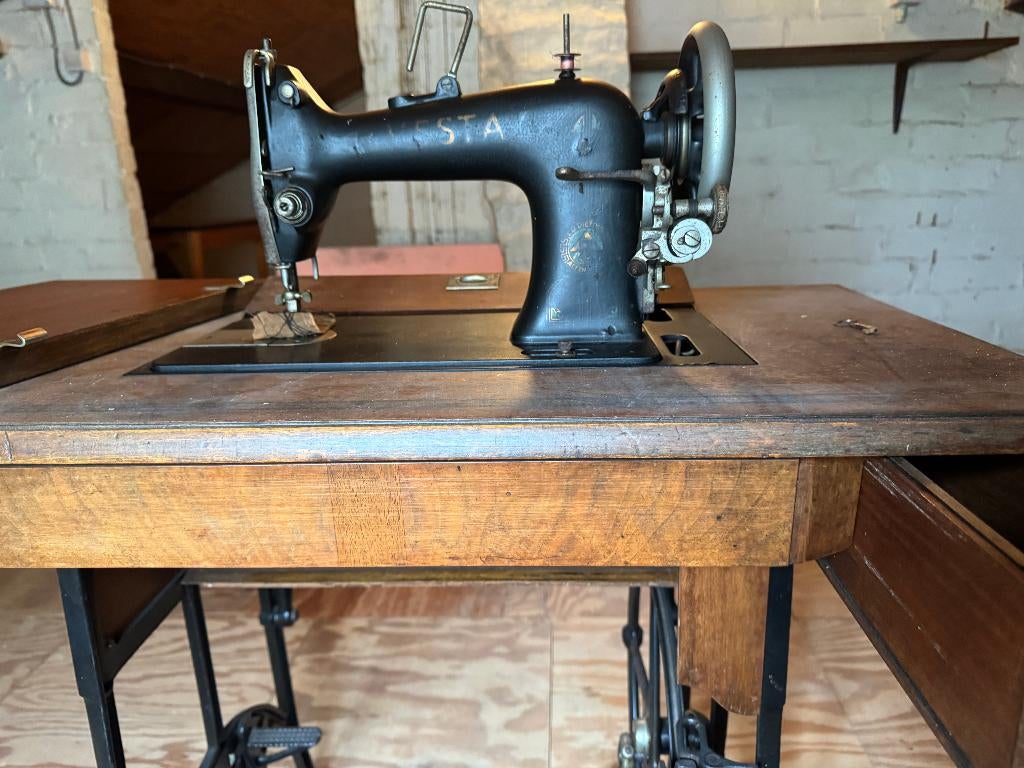 Vintage naaimachine VESTA, Antiquités & Art, Antiquités | Machines à coudre, Enlèvement